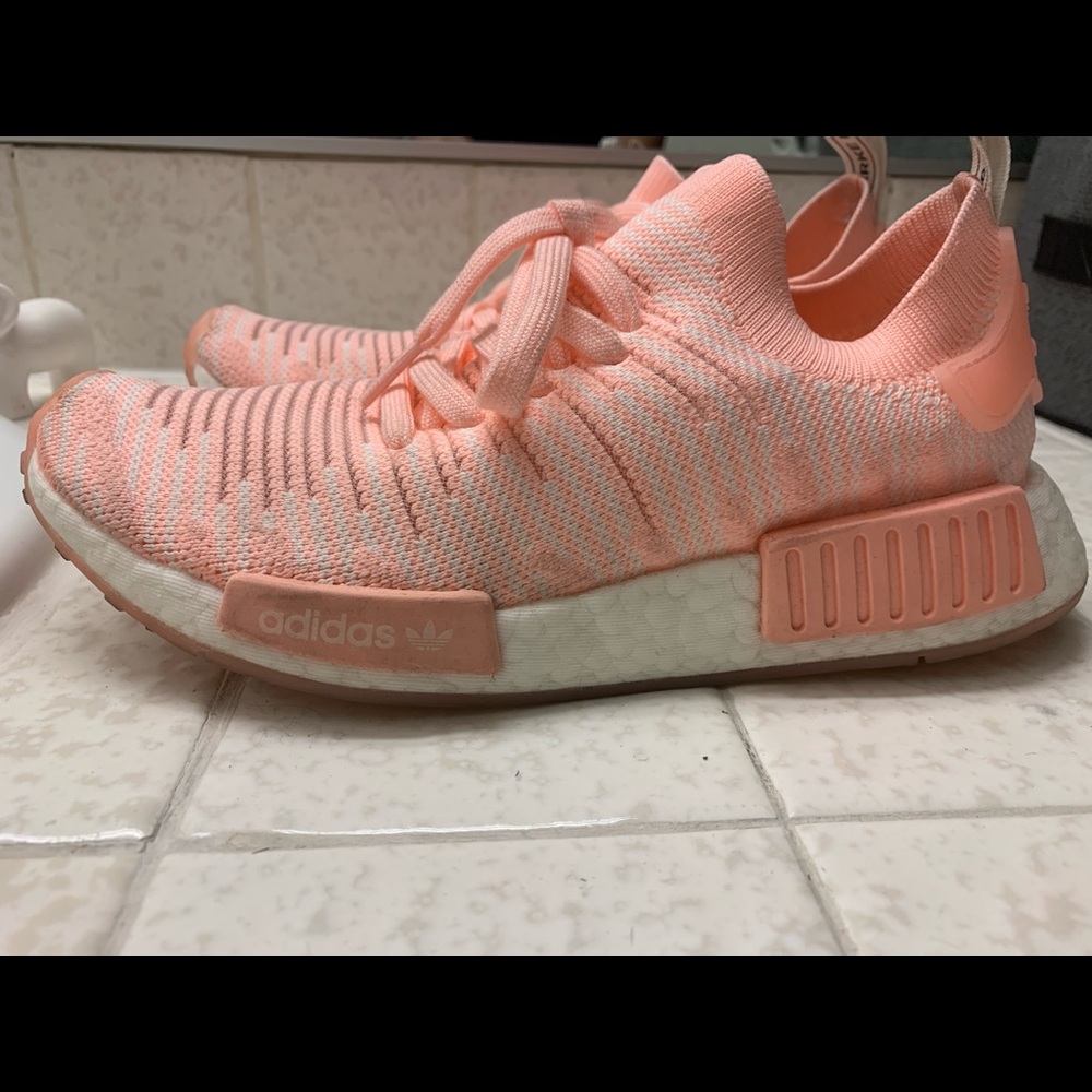 ADIDAS NMD R1 Salmon Coral Pink Size 7